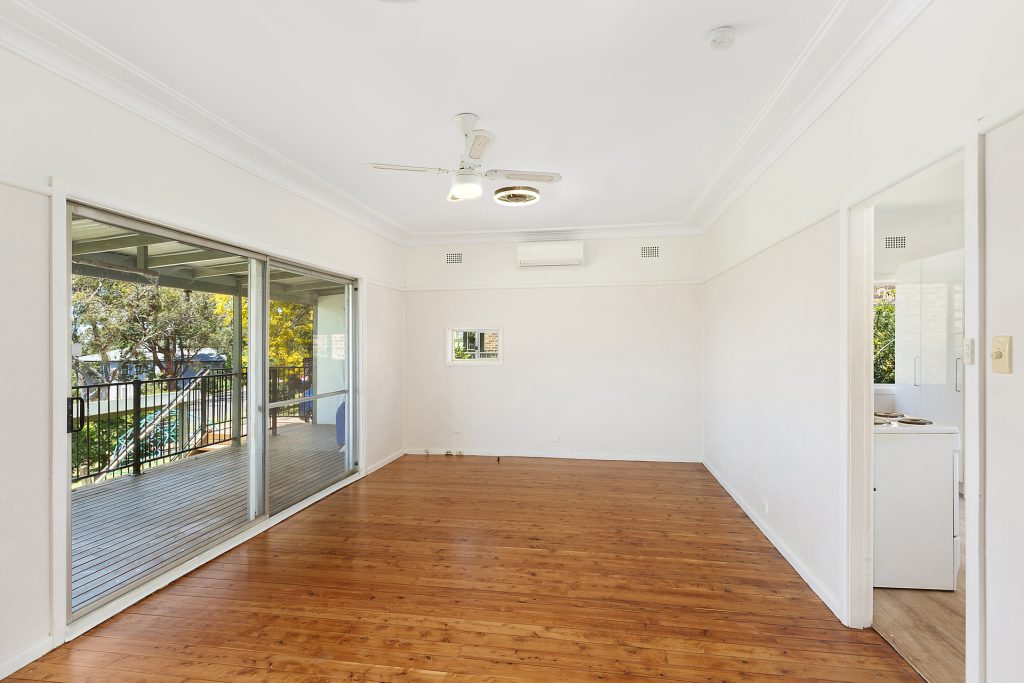 8 Wyoming Avenue, Valley Heights NSW 2777 — photo 2