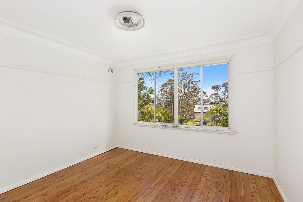8 Wyoming Avenue, Valley Heights NSW 2777 — photo 4