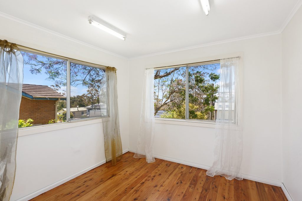 8 Wyoming Avenue, Valley Heights NSW 2777 — photo 5