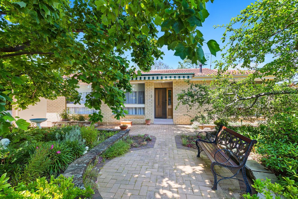 3 Sharwen Place, Blaxland NSW 2774