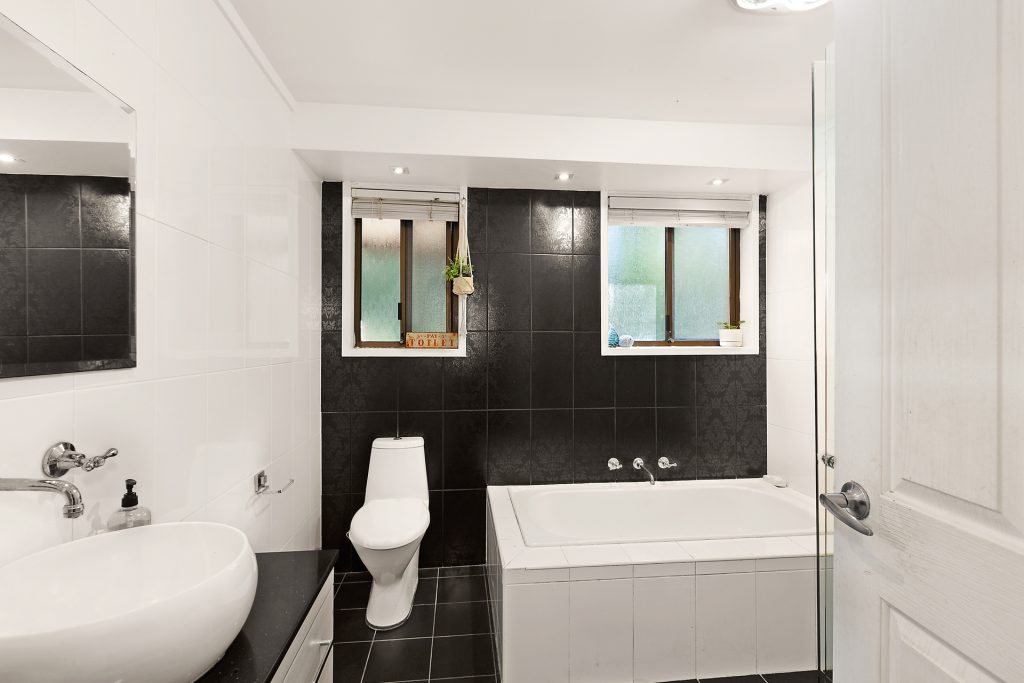 34 Bunnal Avenue, Winmalee NSW 2777 — photo 5