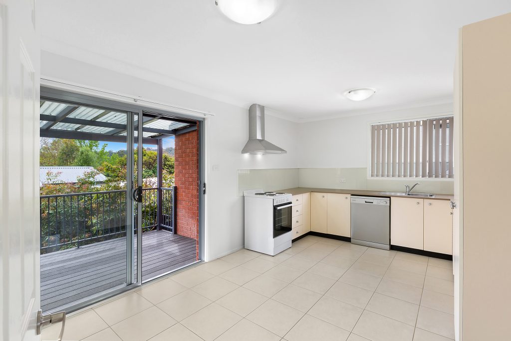 18 Cathy Street, Blaxland NSW 2774 — photo 2