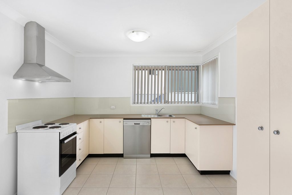 18 Cathy Street, Blaxland NSW 2774 — photo 3