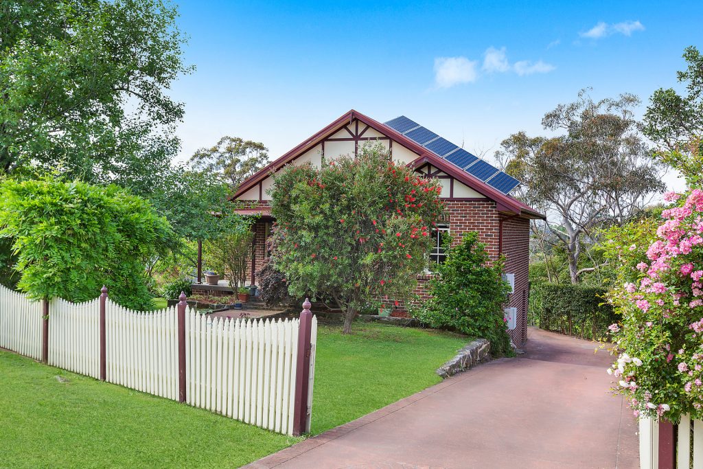 36 St Georges Crescent, Faulconbridge NSW 2776