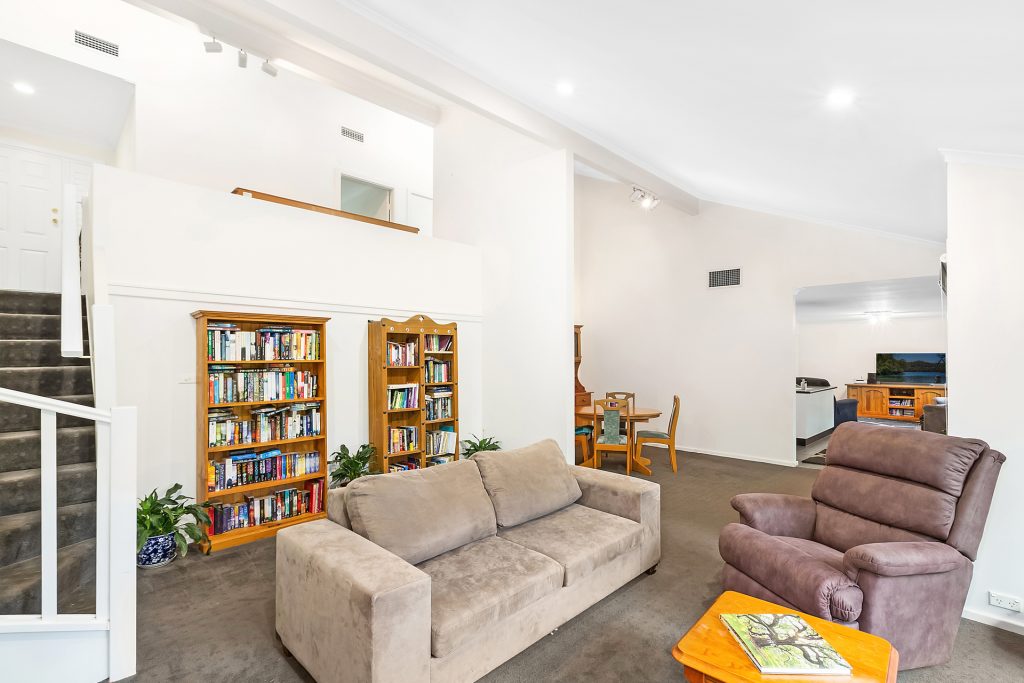 10 Ellison Road, Springwood NSW 2777 — photo 2
