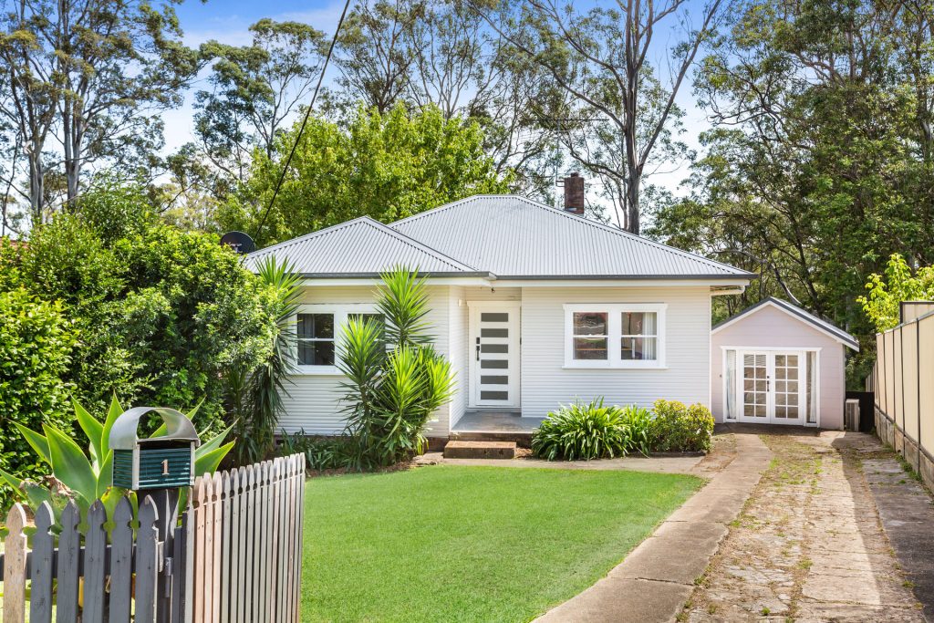 1 Moore Road, Springwood NSW 2777