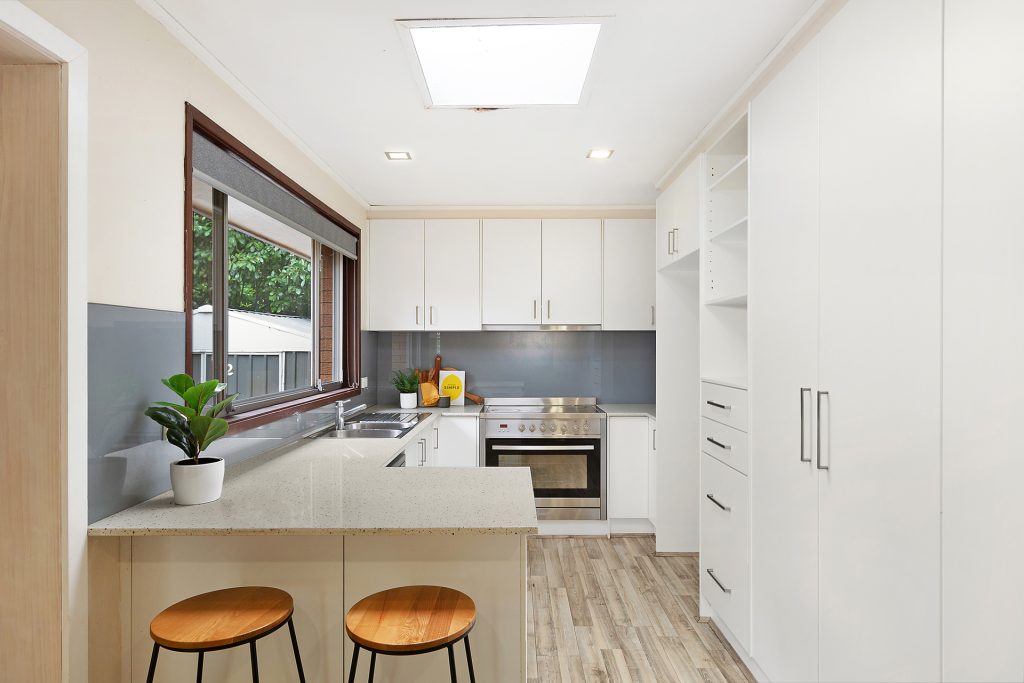 2 Pinecrest Street, Winmalee NSW 2777 — photo 2