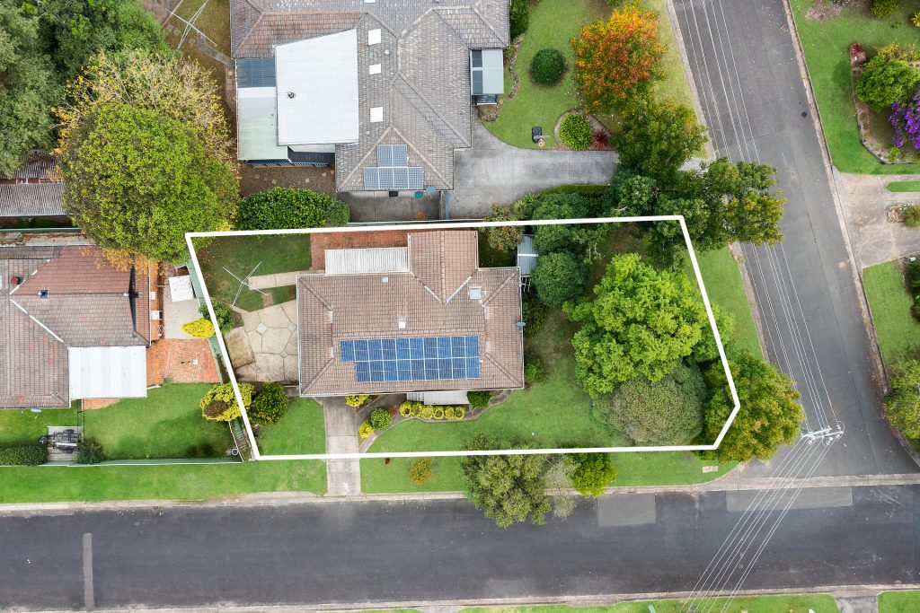 2 Pinecrest Street, Winmalee NSW 2777 — photo 11