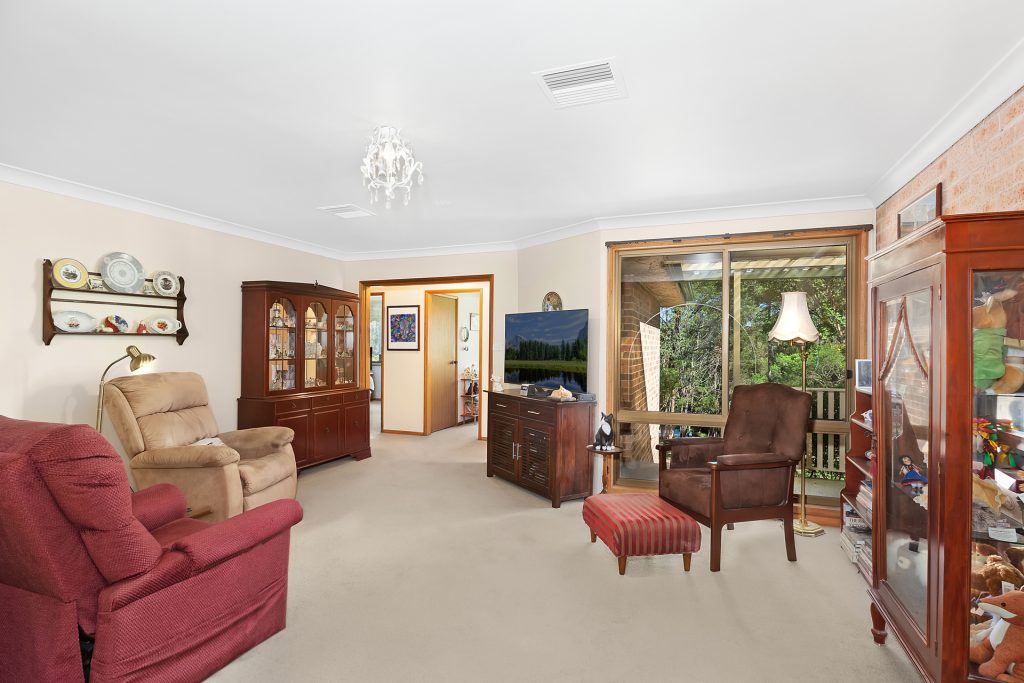 8 Batman Crescent, Springwood NSW 2777 — photo 2
