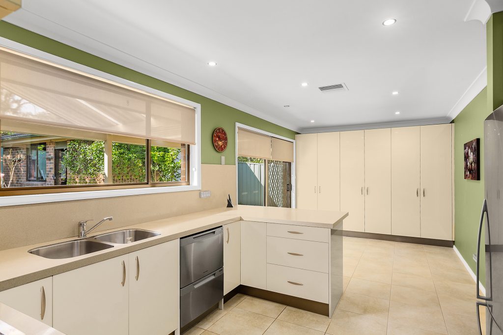 8 Batman Crescent, Springwood NSW 2777 — photo 3