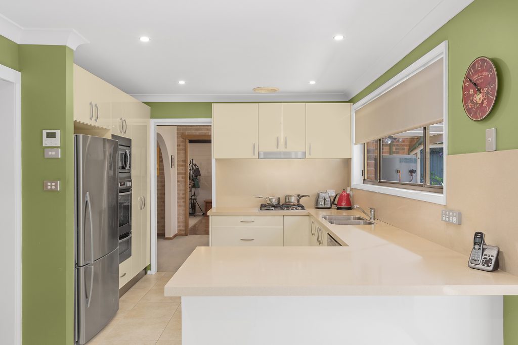8 Batman Crescent, Springwood NSW 2777 — photo 4