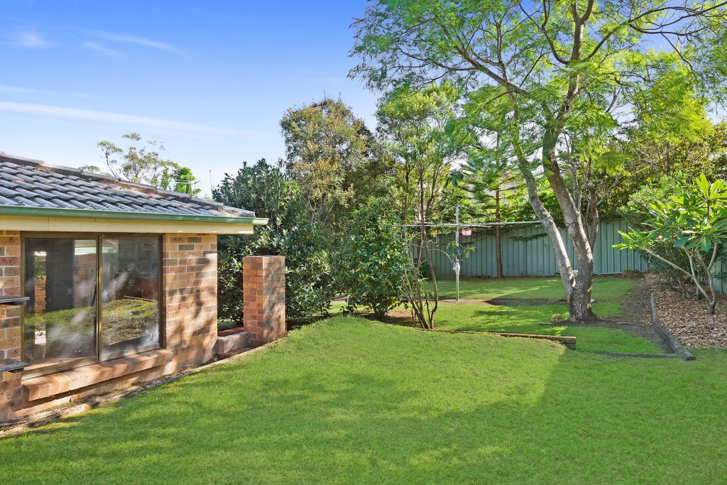 8 Batman Crescent, Springwood NSW 2777 — photo 10