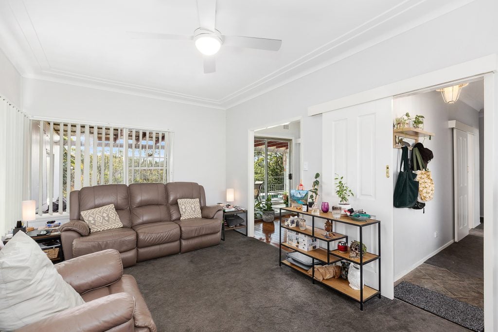 24 Eastlea Avenue, Springwood NSW 2777 — photo 2
