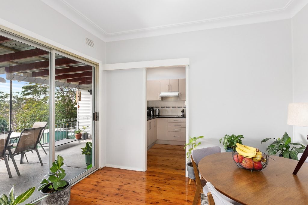 24 Eastlea Avenue, Springwood NSW 2777 — photo 4