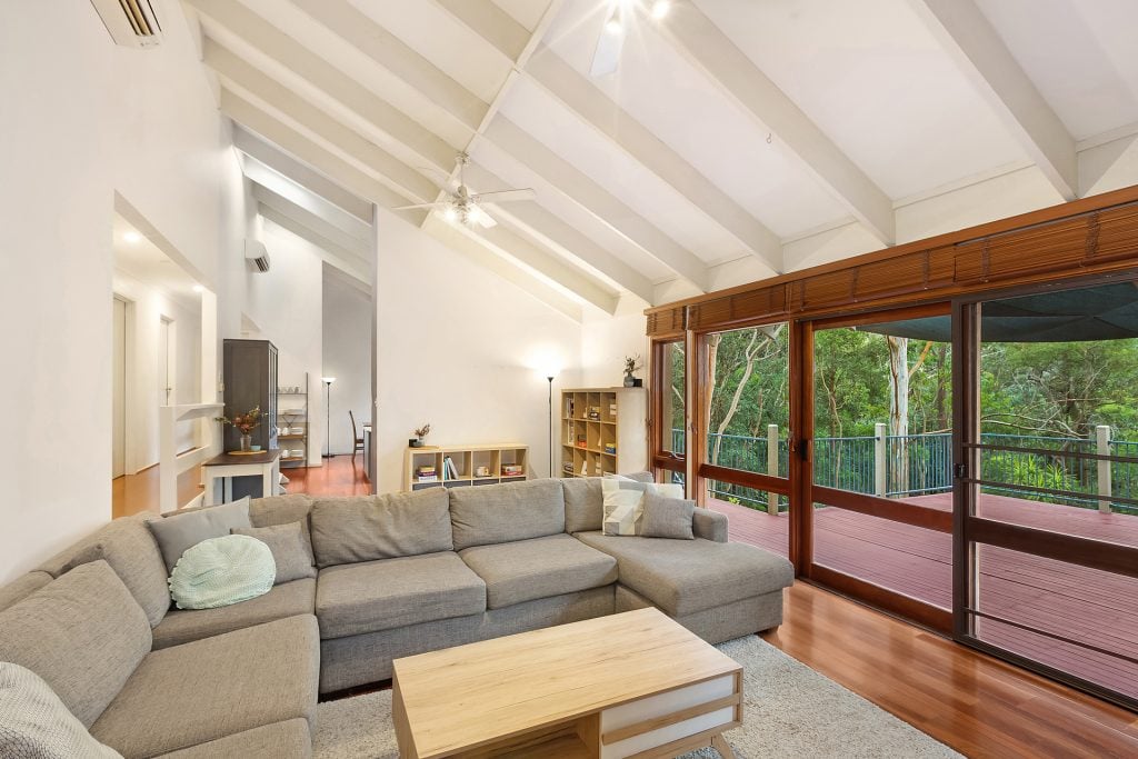 10 Clarinda Avenue, Faulconbridge NSW 2776 — photo 2