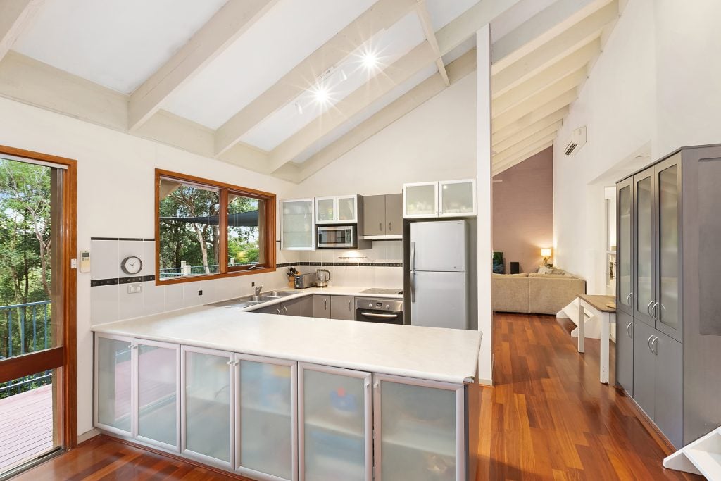 10 Clarinda Avenue, Faulconbridge NSW 2776 — photo 4