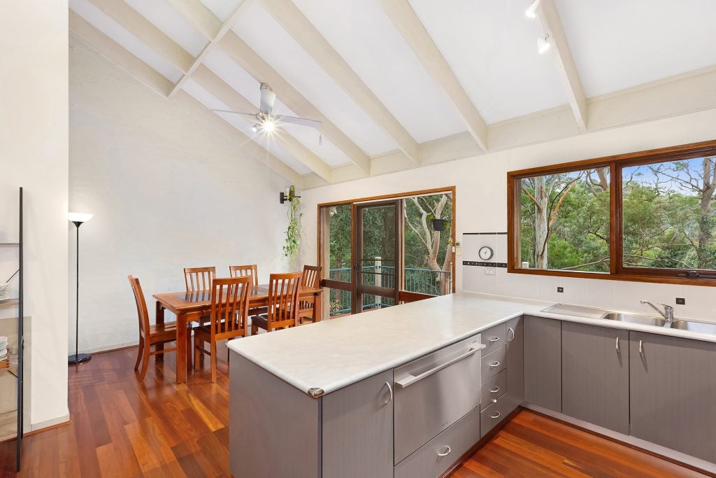 10 Clarinda Avenue, Faulconbridge NSW 2776 — photo 5