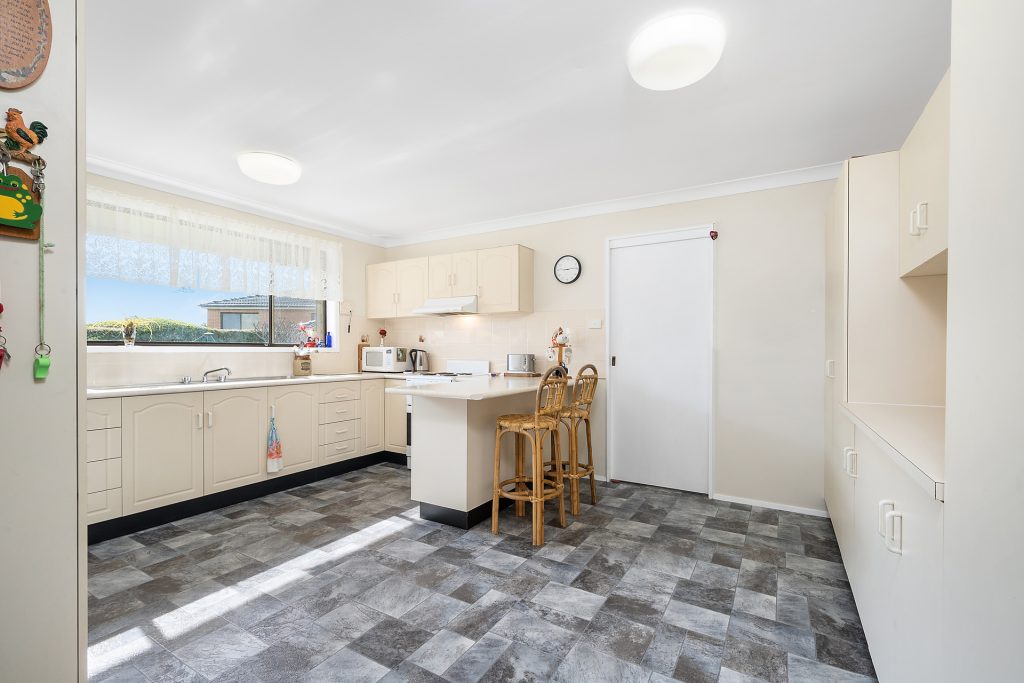 15 Fairways Crescent, Springwood NSW 2777 — photo 4