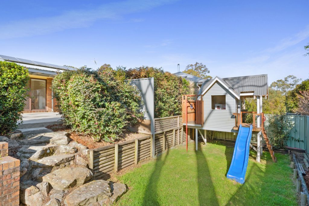 25 Lochinvar Street, Winmalee NSW 2777 — photo 13