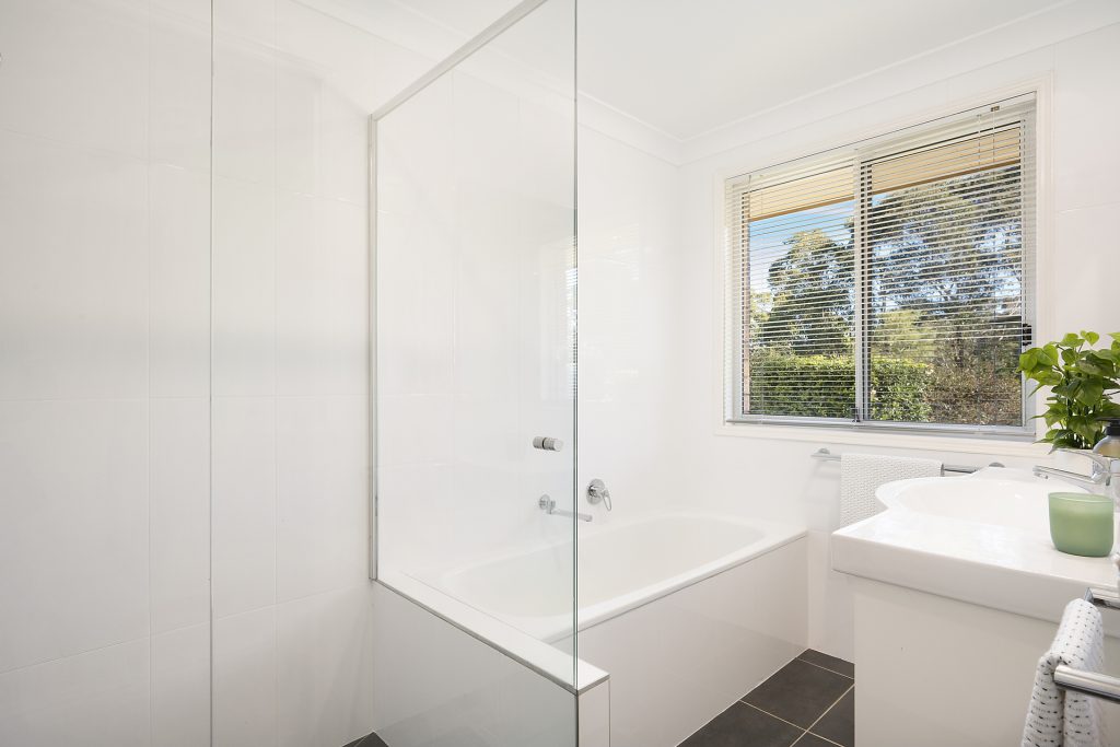 25 Lochinvar Street, Winmalee NSW 2777 — photo 6