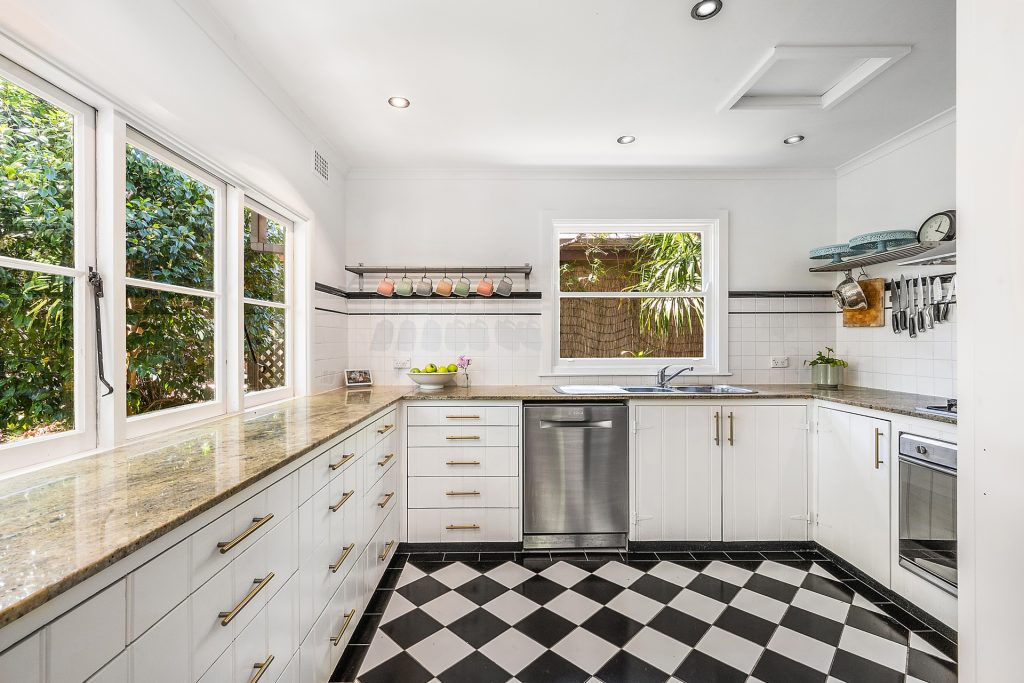50 Springfield Crescent, Springwood NSW 2777 — photo 5