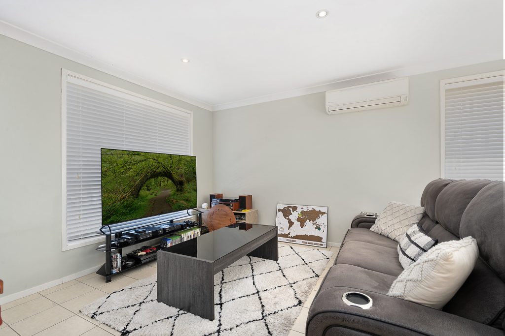 35 Thornbill Crescent, Glenmore Park NSW 2745 — photo 2