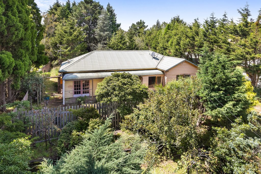78 Tableland Road, Wentworth Falls NSW 2782