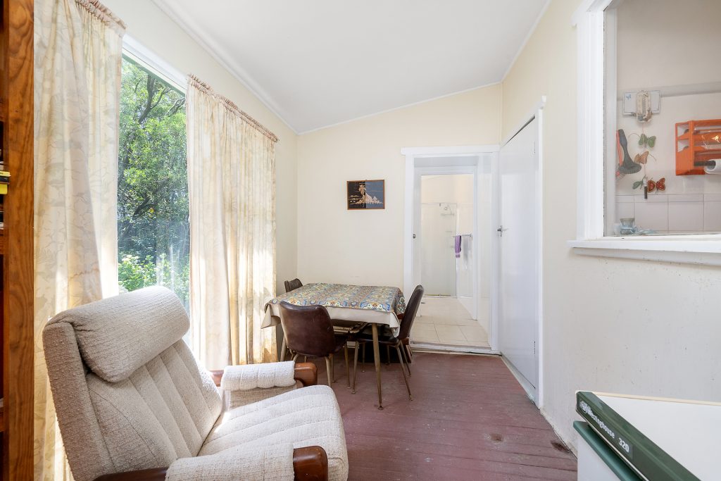 6 Matthew Parade, Blaxland NSW 2774 — photo 4