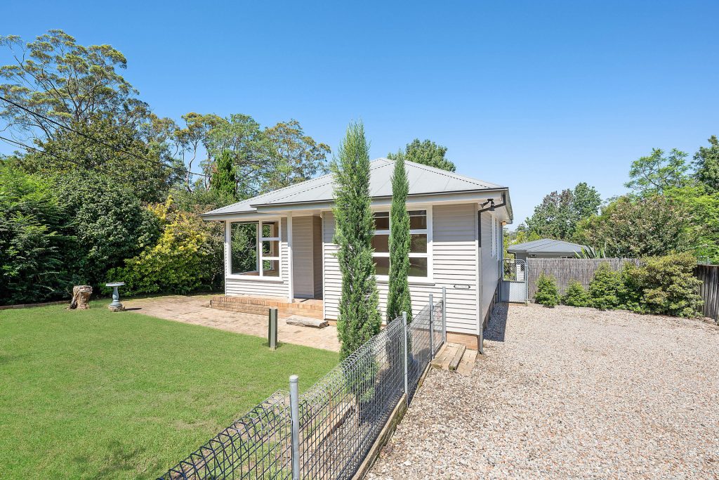 92 Burns Road, Springwood NSW 2777
