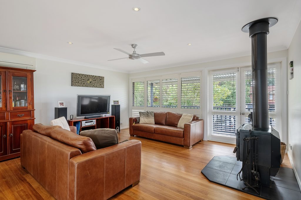 17 Leumeah Road, Woodford NSW 2778 — photo 2