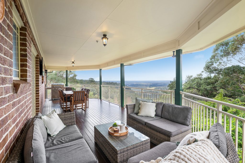 15 Roberts Parade, Hawkesbury Heights NSW 2777 — photo 2