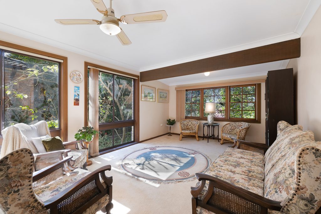 78 Russell Avenue, Valley Heights NSW 2777 — photo 4