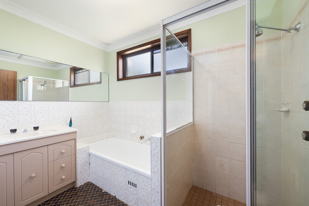78 Russell Avenue, Valley Heights NSW 2777 — photo 10
