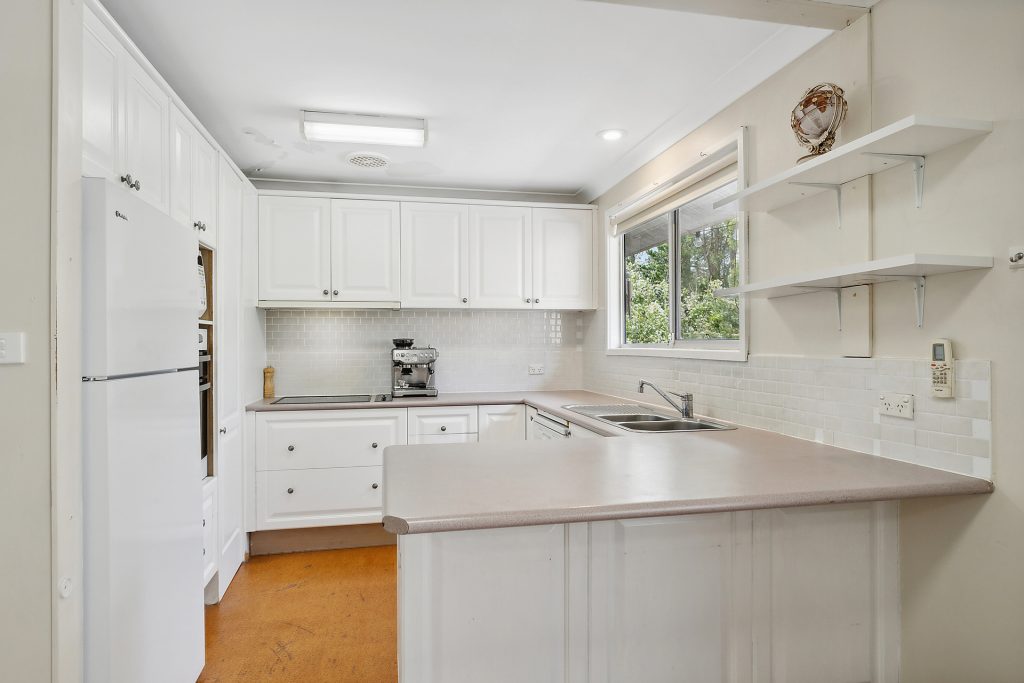 18 Moore Crescent, Faulconbridge NSW 2776 — photo 3