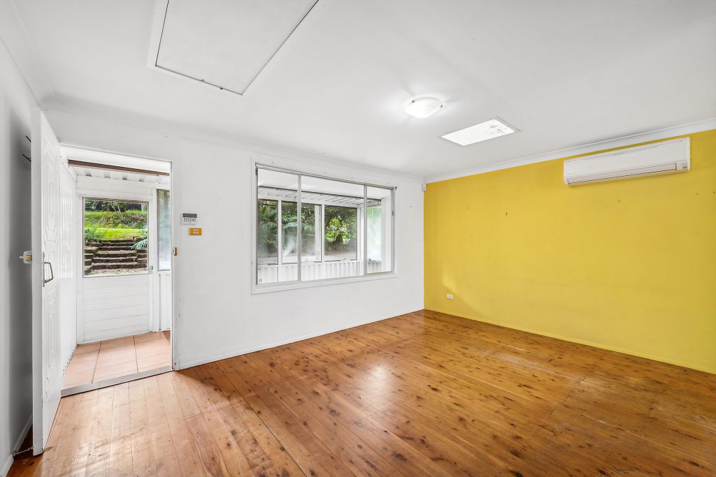 27 Springfield Crescent, Springwood NSW 2777 — photo 2