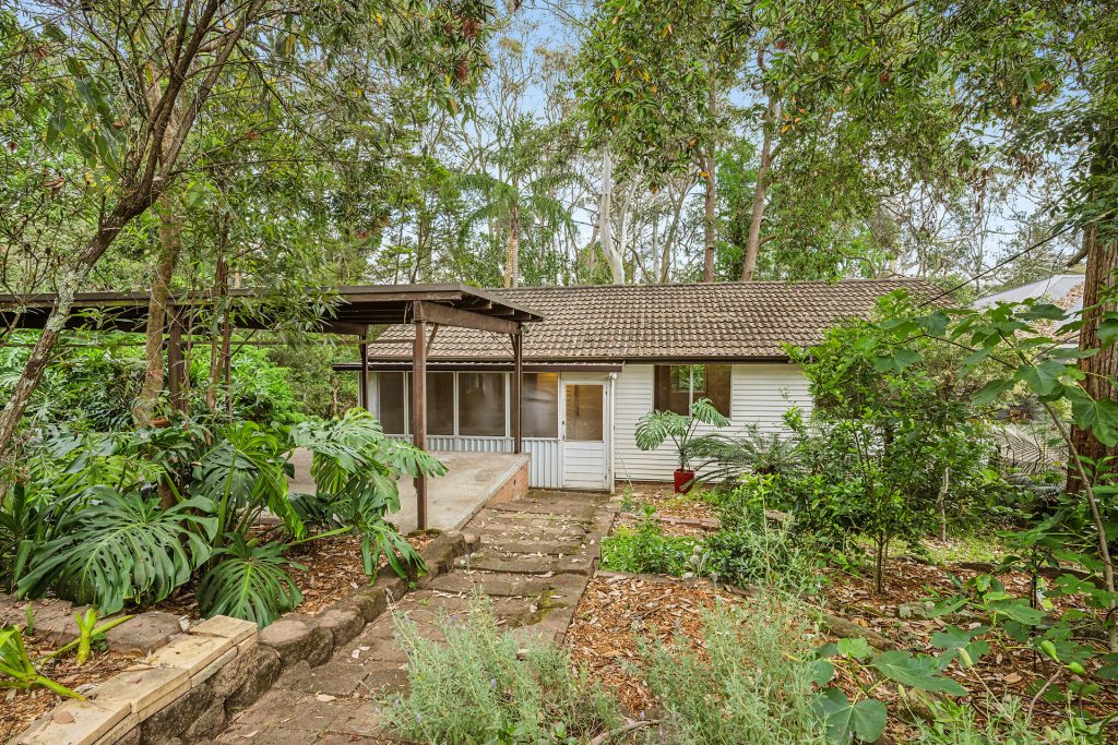 27 Springfield Crescent, Springwood NSW 2777