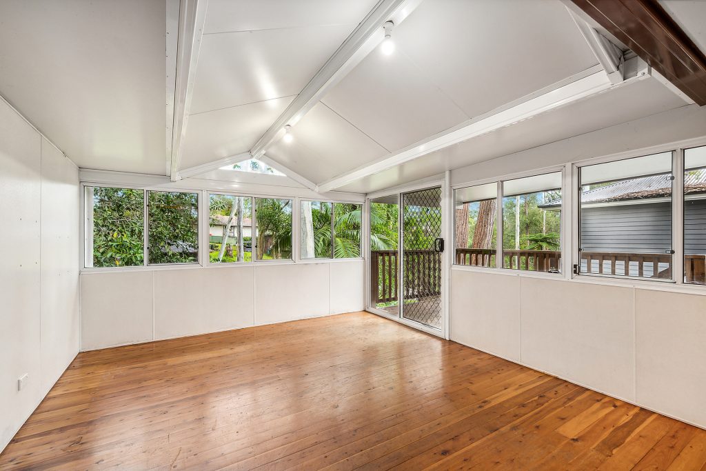 27 Springfield Crescent, Springwood NSW 2777 — photo 4
