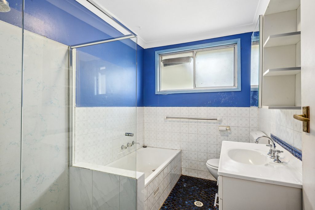 27 Springfield Crescent, Springwood NSW 2777 — photo 7