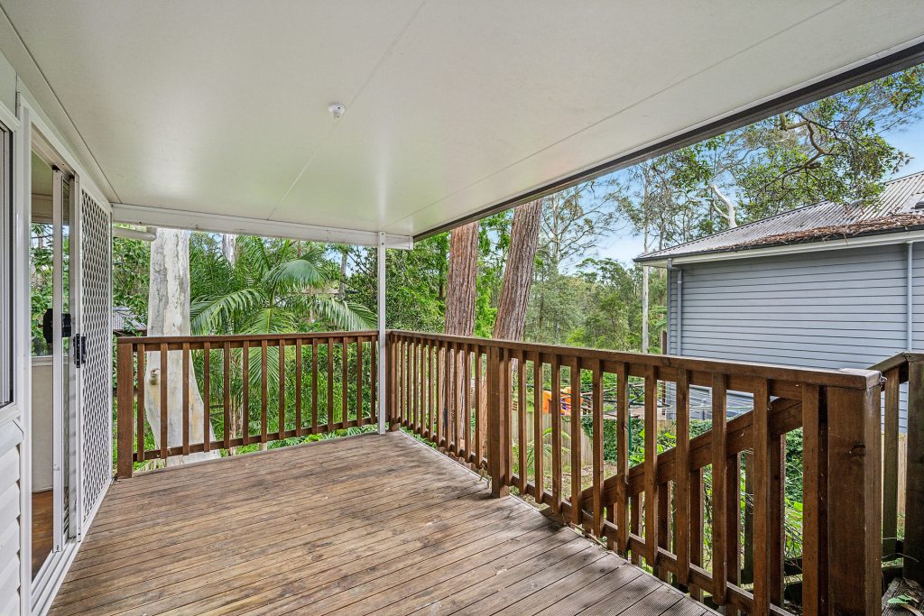 27 Springfield Crescent, Springwood NSW 2777 — photo 8