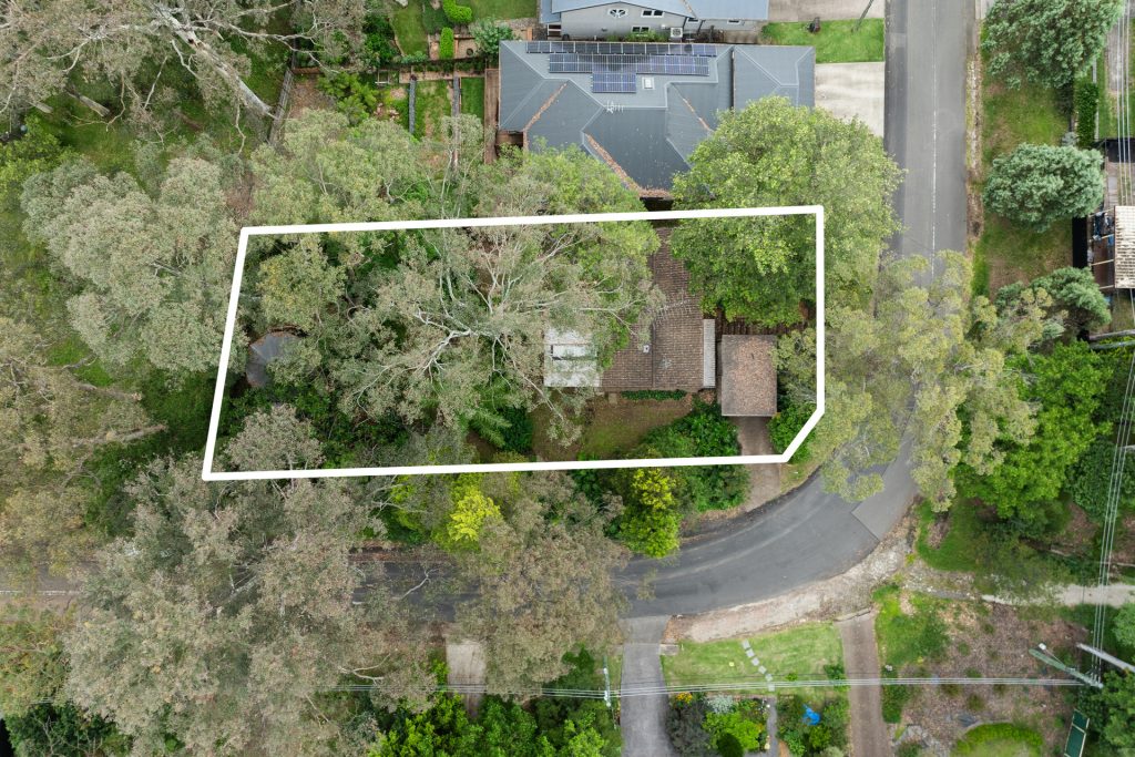 27 Springfield Crescent, Springwood NSW 2777 — photo 10