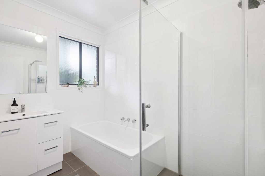 Sold - 6 Jura Crescent - New Property in Winmalee - Real Estate by Isla Czarnota