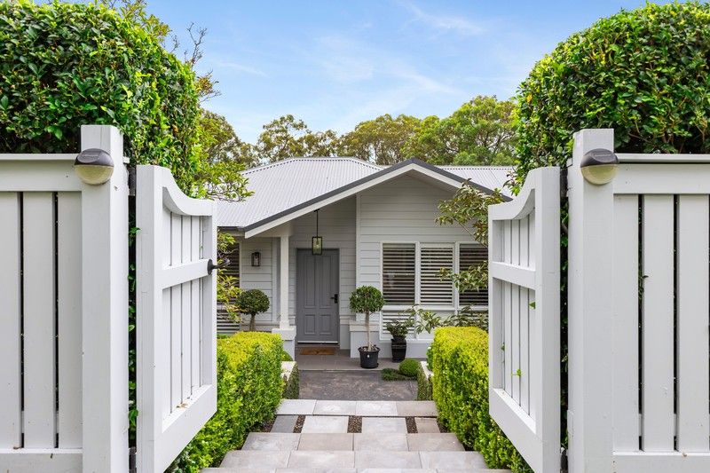 4 Caley Crescent