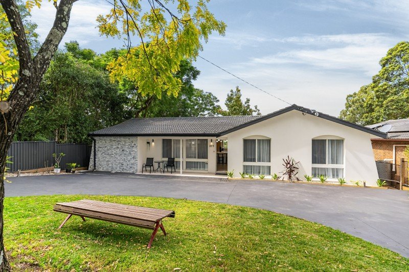 371 Hawkesbury Road