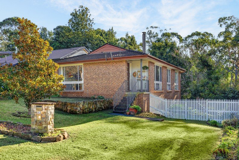12 Lindsay Road